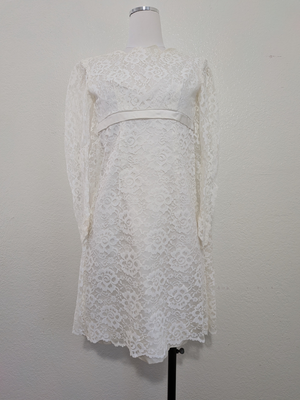 Vintage 1960s Mod Lace Empire-Waist Long Sleeve Off White Wedding Dress